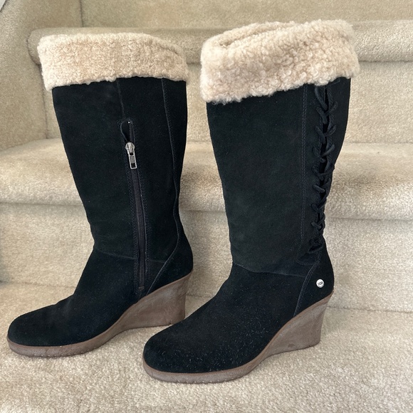 UGG WEDGE WOMENS BOOT - Picture 1 of 8
